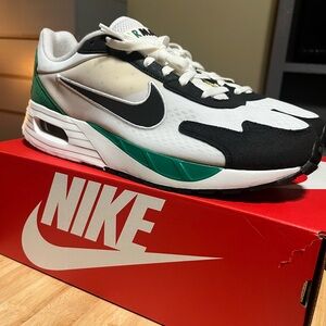 MENS SIZE 12 NIKE AIR MAX SOLO (NEW IN BOX)